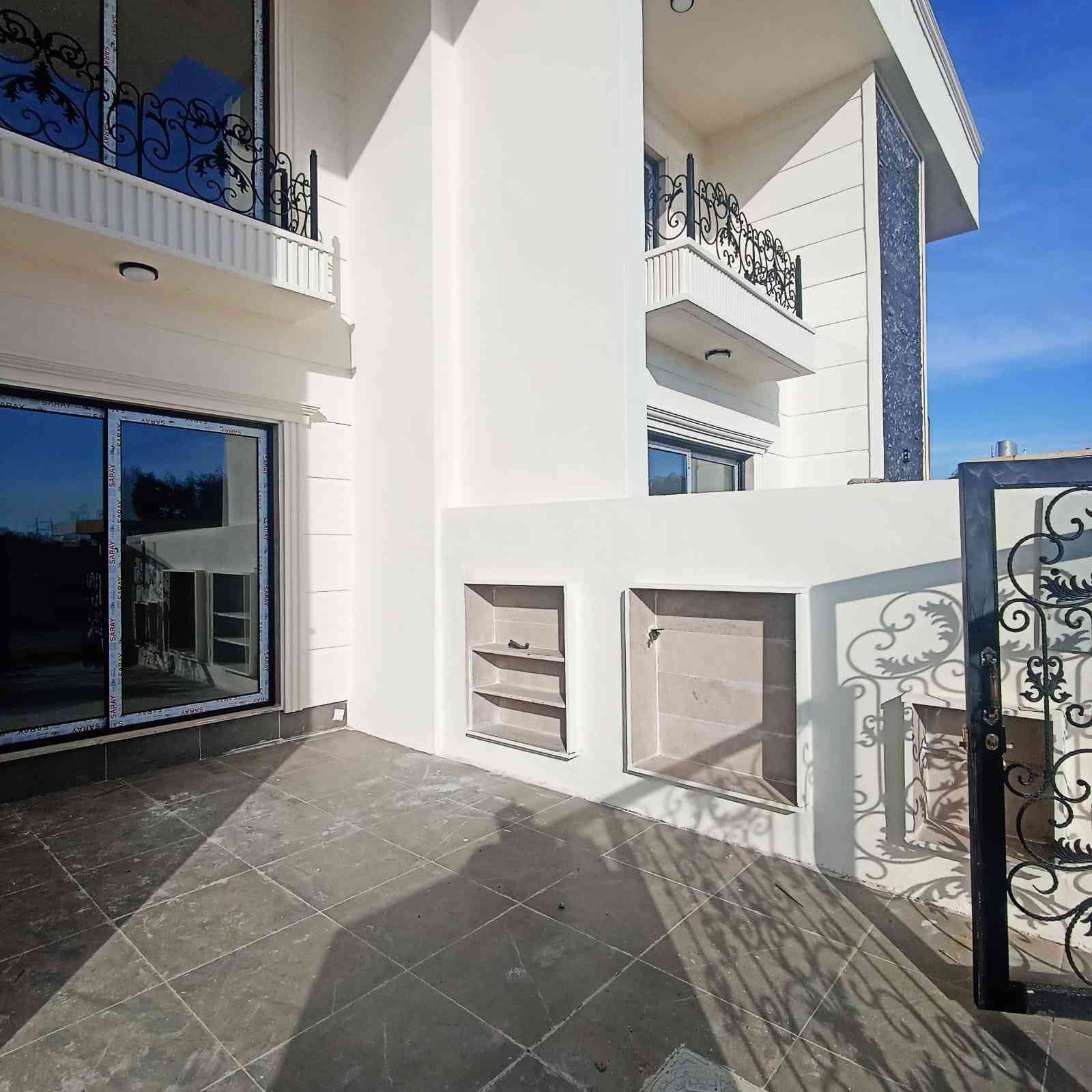 بيت مساحه 200متر على حديقه بيت كامل وجاهز طابقين
مجمع لؤلؤة السكني 
موقع المشروع 📍كركوك / نهايه سايديدين القادسيه 
السعر دفعه اوله والباقي اقصاط
للاتصال *********** كركوك, العراق
