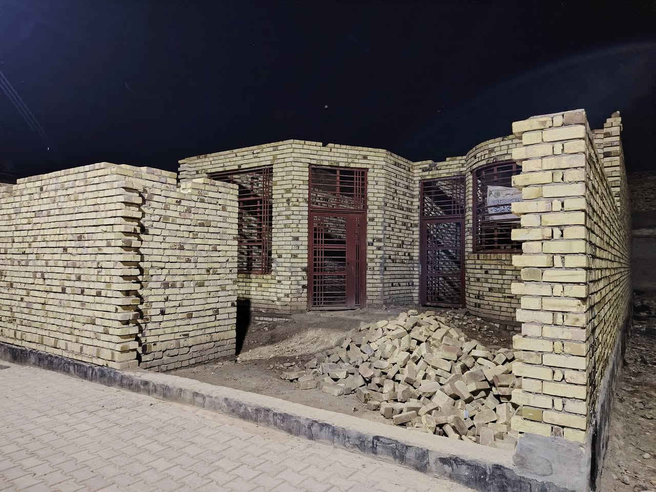 للبيع
هيكل كامل طابو سند 25  في الحريه 

 دوانية 7X4 مطبخ 5X4 صالة 4x8 غرفتين نوم 4X5

حمام داخلي وحمام خارجي مع صحيات خارجيه ساحه البيت الخارجيه 8x5

العنوان الحريه وجه على البستان بيت نصار

للتواصل ***********
