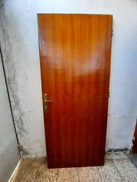 ابواب خشب مستعملة • نظيفة • ياسين خريبط