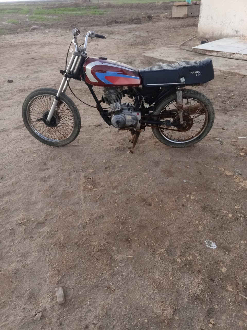 للبيع اوراق موديل17اربع وراق دراجه قبل شهر تركتهه بنجرت ونكطع زنجيل سبرنك خارجي***********
