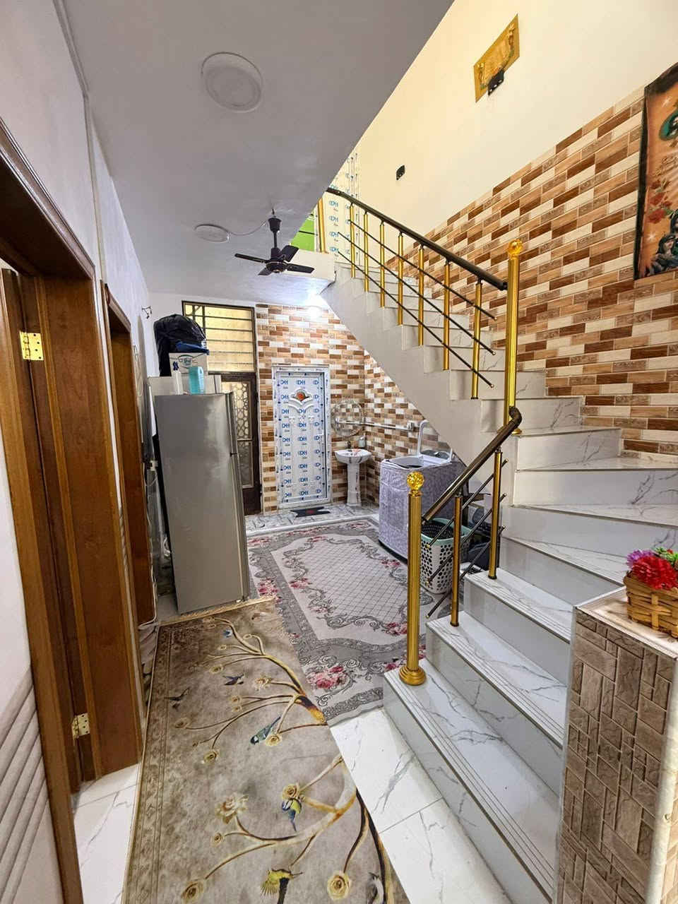 كربلاء بيت للبيع مساحه 100 متر طابق ونص غرفتين نوم بناء حديث سند ٢٥ قرار محكمة  مجمع سيد اسماعيل السكني البوابه الثالثه
خدمات كامله ماي مجاري كهرباء تبليط للباب عرض الشارع ١٠ متر 
 السعر 75 مليون فقط
يحتوي على غرفتين نوم وصاله واستقبال  ومطبخ وصحيات وطارمة 
للحجز والاستفسار على الارقام التاليه 
 *********** واتساب 
***********  واتساب
يبعد عن لامام الحسين ١٠دقائق بلسيارة
