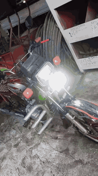 السلام عليكم سيفان موديل 22 أوراق موجوده بس السلف ما يشتغل السعر 500 اتصل ***********
