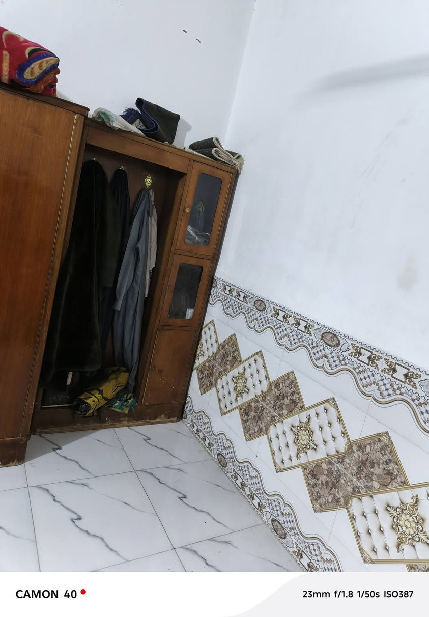 غرفة تسكام نضيفة صاج بل نجف 500وبيهة مجال ***********اتواجد بس واتساب
