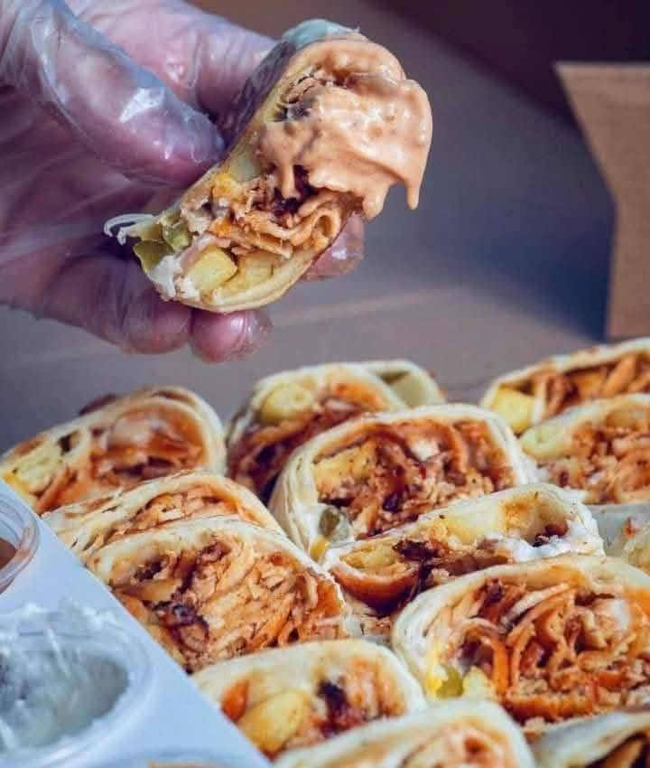 🔥 عروض نار من مأكولات كوزجي كل_العروض_بالصور_فقط_اختار_الصورة_وارسلها_واتساب_ووادلل 
عرض الاثنين 
-------
كرسبي ٣ قطع  +لفه بركر  + ٣كناكي  + صاج دجاج ١ كبير  + ريزو ١  + مع صلصات +  + بسي + مقبلات 
السعر 15000الف فقط 
-------
-------
-------

📍 المحمودية – شارع حي ١٧  – مقابل صيدلية ابو امير  📞 ***********
***********
***********
⭐ الجودة والطعم اللي تستاهله ⭐
#مأكولات_ كوزجي
