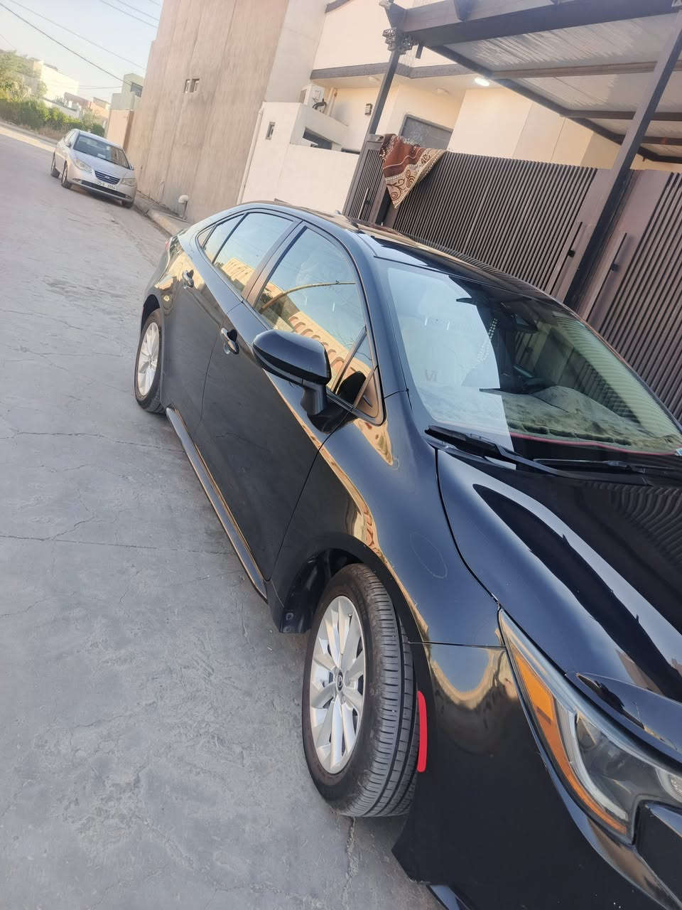 كورله ٢٢
سياره بدون حادث بدون صبغ أو بارد 
سياره كفاله عامه 
سياره بيه برأس بونيد خمس أصابع فقط
محرك 18

ماشيه 200 ميل
بسمي تحويل ثاني  يوم

***********
