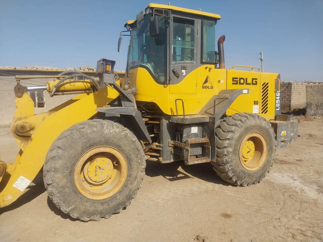 السلام عليكم الجي للبيع موديل ١٤ ليبر واحد حجم ٤٦ شريكت درب البحار مكفول ولا قطرة صبغ محر كتر ابلادي رقم ميسان سنويه جديده تحويل مباشر  مكانه واسط  ***********
