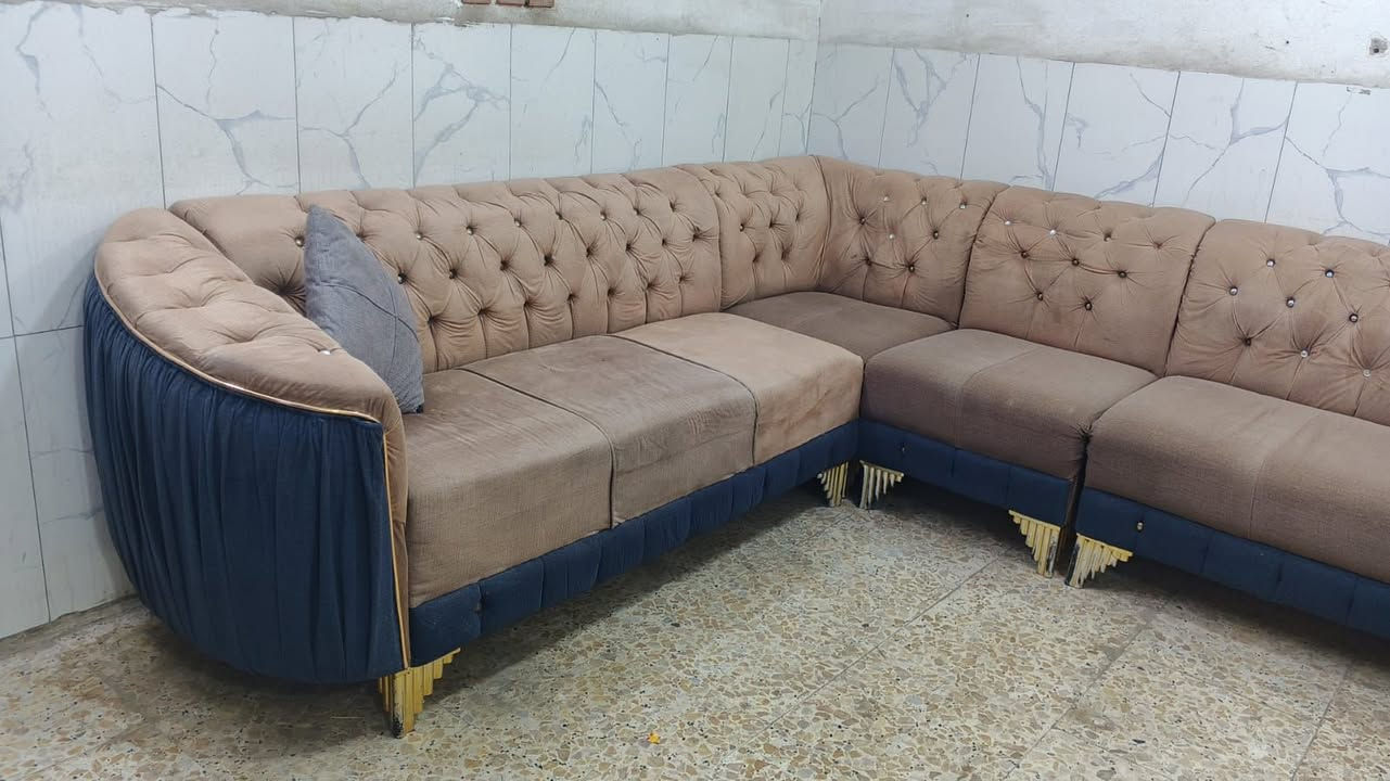 تخم ديوان 8 مقعد نظيف
  سعره 170 وبي مجال مكان
 البياع يوجد توصيل بكروه ب واتساب
 ***********
