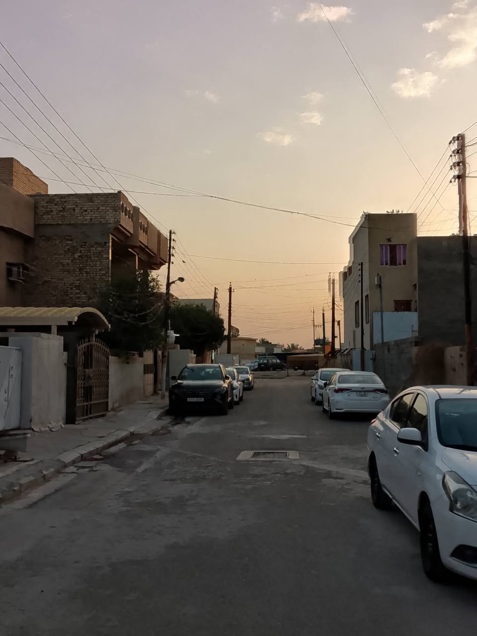 السلام عليكم بيت للبيع بسعر مناسب في منطقة شهداء البياع محلة 869 البيت مسلح يحوي اربع غرف نوم كبيرة وهول وصالة كبيرة جدا الصحيات عدد ثلاثة علما أن مساحة الدار 200 متر مربع الواجهة 10 ونزال 20 و الدار فارغ جاهز للسكن الاستفسار *********** الاتصال
