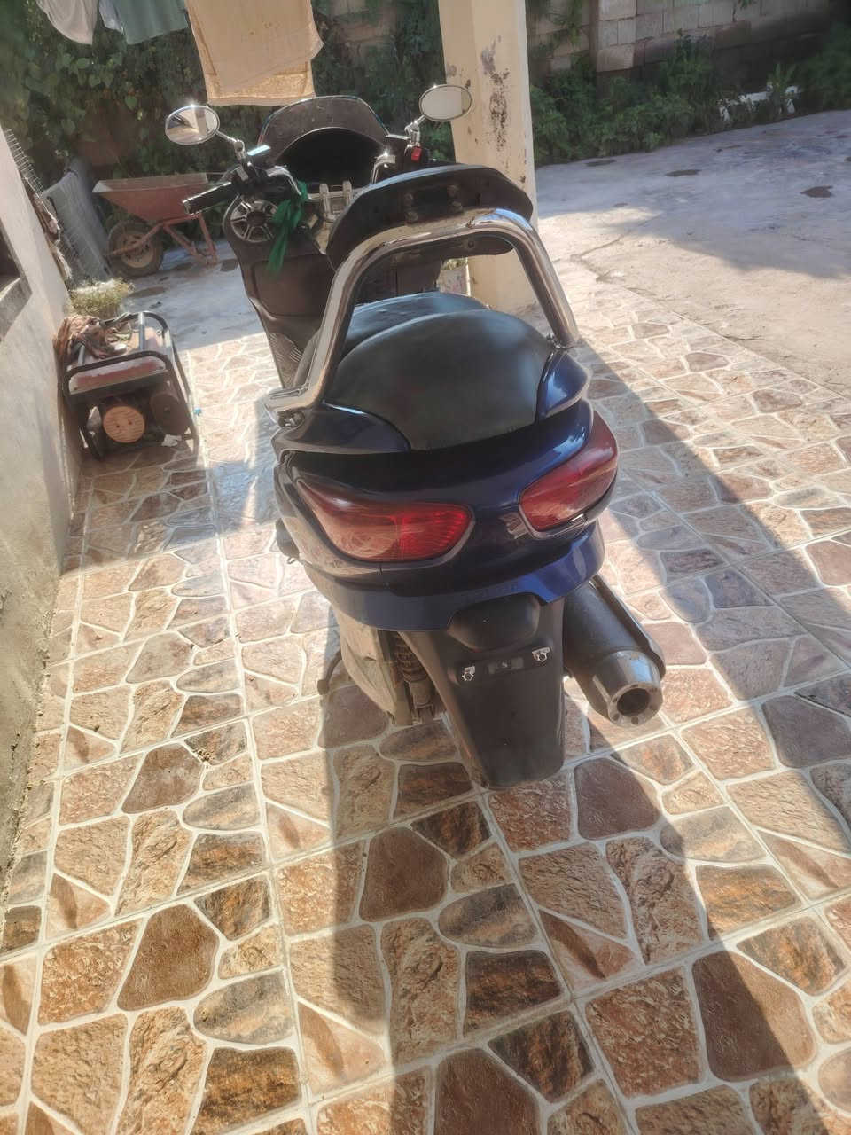 السلام عليكم هاي الدراجه للبيع سعر 10 اوراق وبيها مجال اتصلوا على هذا الرقم ماكو مراسله  ***********
