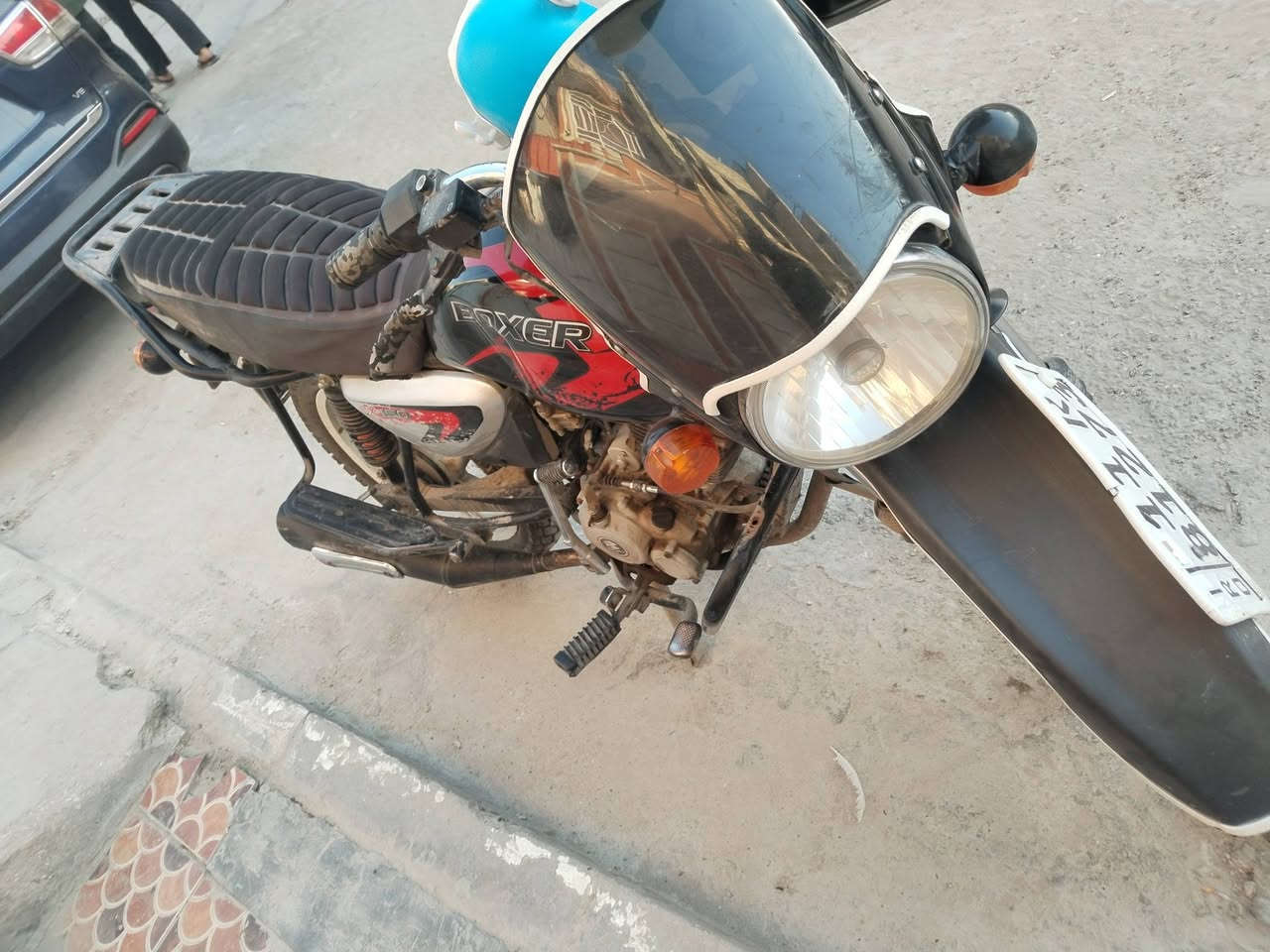 سلام عليكم ورحمة 
بوكسر للبيع موديل ٢٠٢1 مجفته كامله سعر 1900 مكاني ام الكبر والغزلان
***********
