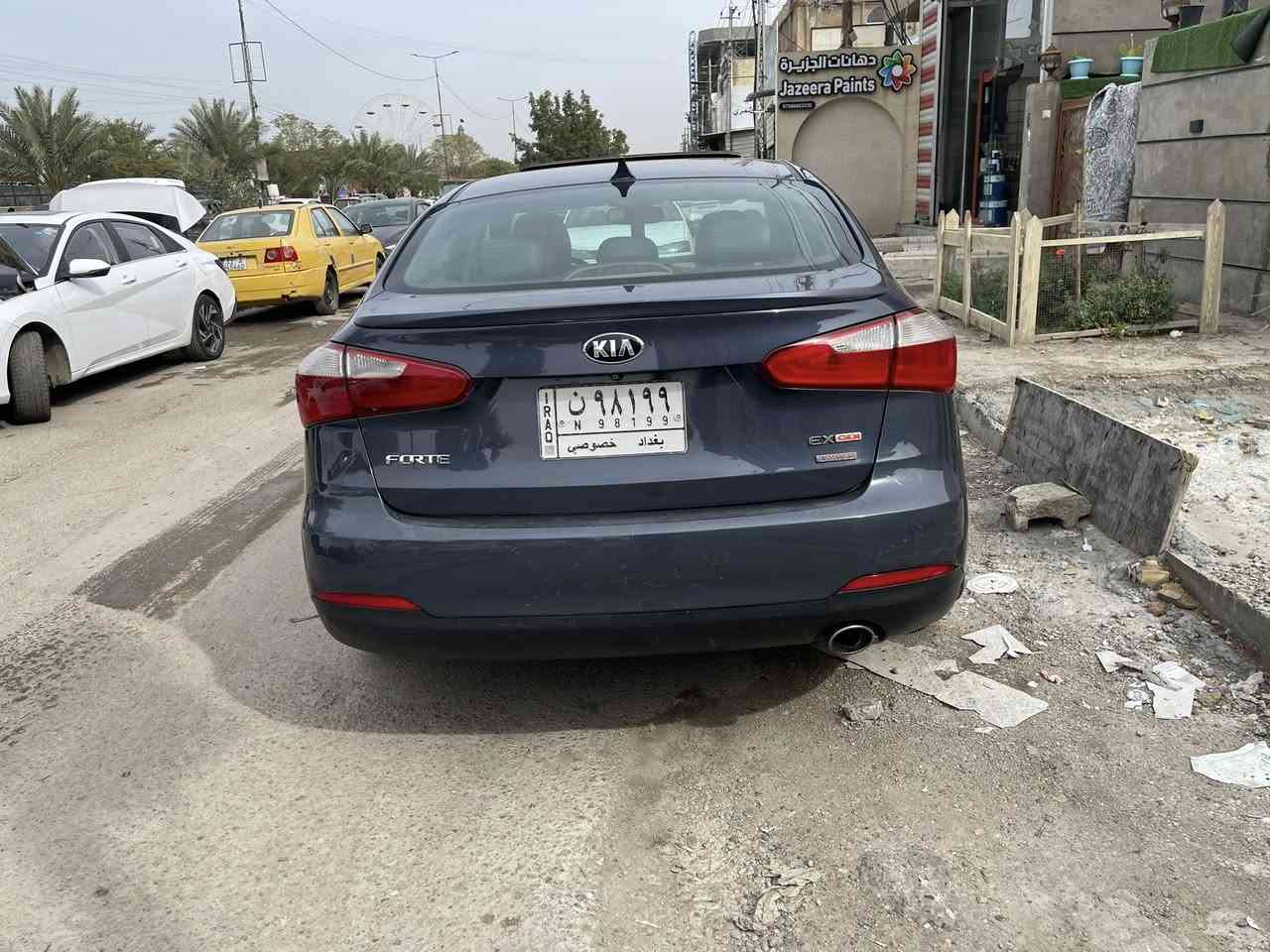 السلام عليكم كيا فورتي2015 EXلمتد اعلى فئه حادثهه بارد فقط بيهه صبغ دوسه بلعراق  السياره ليبل واحد.
المواصفات 
أناره ترحيب عند الاقتراب
بصمه تشغيل وابواب
سلايد رووف
مثبت استيرن عند السرعه
تدفىئه استيرن
كشن السايق كهربائي وخزن ميموري 
كشن السايق تدفئه تبريد وبقيه المقاعد تدفئه
لد امامي وعليهه منظومه زينون 
مري الجانبيه شفط 
المرايه الوسطيه معتمه بيهه منظومه غاز 
منظمه غاز بيهه
سنويه لل٢٨مساقطه
محرك 2000GDi
السعر ١٢٨$
اتصال ***********
مااتعامل بلتليفون تعال شوفهه ياله ورقم الشاصي من ضمن الصور الي يريد يطلع حادثهه
