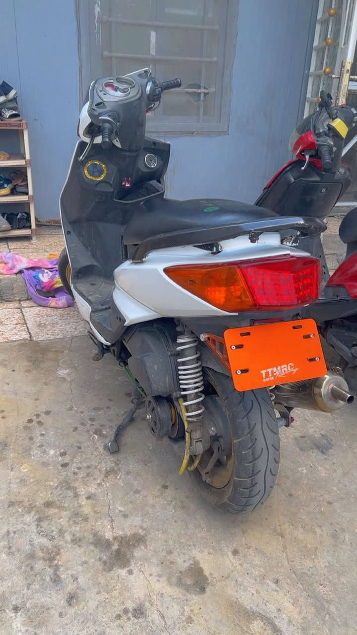 سلام عليكم سكنس فحل 
مكينه وكور مامعروفه 
عقل RC ابو التحكمات
كلجات 
صالنصه وزه  اصليه 
صدر Dy
قاعده رقم 
فلاوين 
قطره اصليه رياضي 
فج فلنجه رياضي 
يداتي بريك اصليه رياضي 
ويل NCY مفتر ذهبي 
جويتر 33
نوزل 12 
الدراجه إذا مو هجم شلعه معدل  تاخذه وتروح 
مكانه شارع فلسطين تواصل ***********
