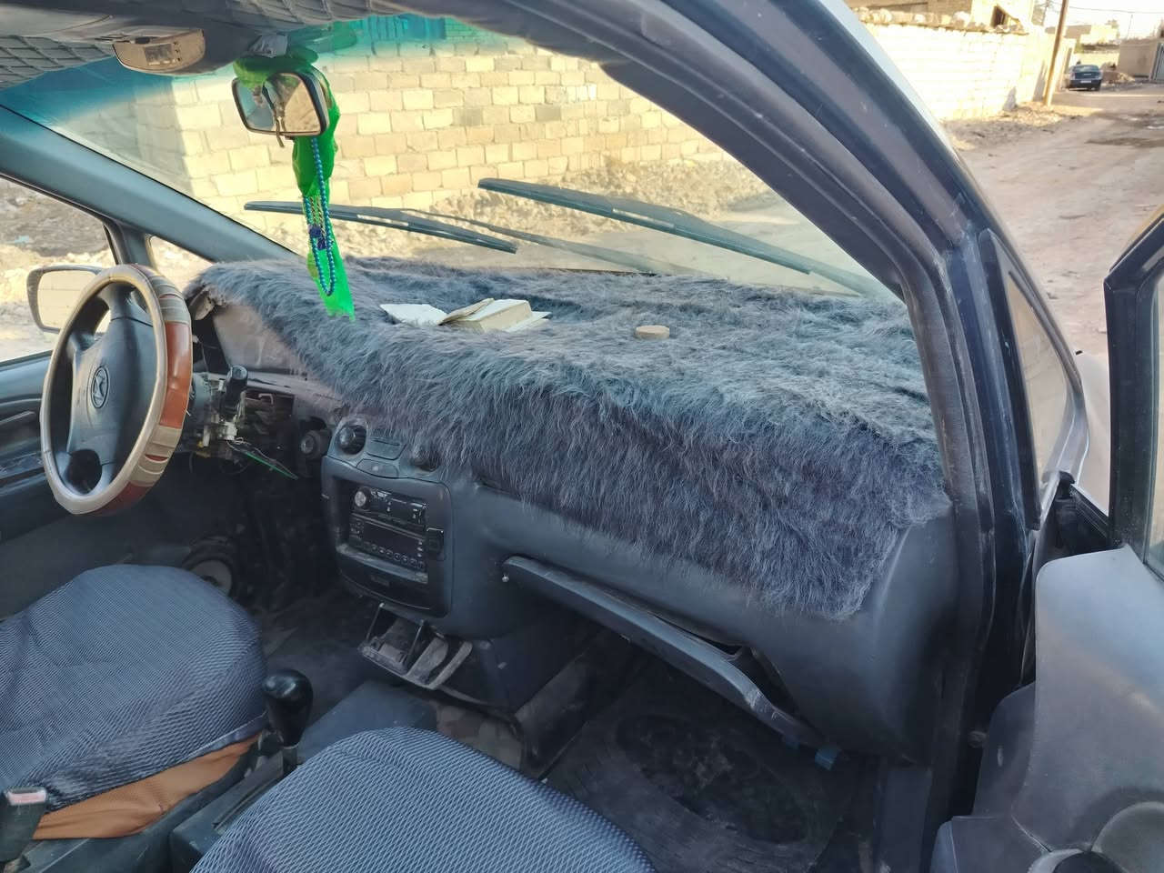 السلام عليكم سياره هونداي ترلنجيت موديل ٢٠٠ رقم كربلاء نكليزي عندي وكالة عامه محوره كورلا ام جف مصبوغه عام مكينه لاتنقيص اولاتبخير باتر جديد كهربائية كلها شغاله نقص مشط السعر ٤٢ اوبها مجال مكان السياره الكوت مركز المدينة الاستفسار لاتصال على الرقم ***********
