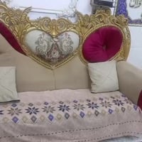 تخم ١٠ مقاعد نضافة ٨٠ بالمية ضرر بسيط رجل وحدة مكسورة وهذة الشك الصغير...