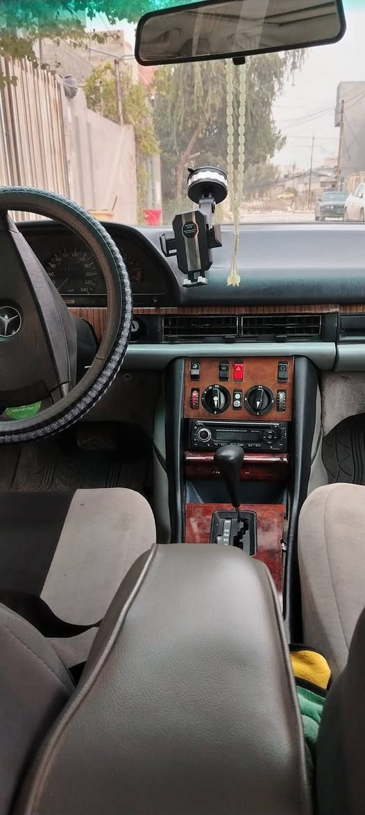 السلام عليكم مارسيدس للبيع موديل1989رقم بغداد دولي باسمي هزه جديده محرك وكير بلادي كهربائيات كلها شغال قواعد سليمه مكانها بالموصل السعر 55وبيها مجال قليل الاتصال ***********
