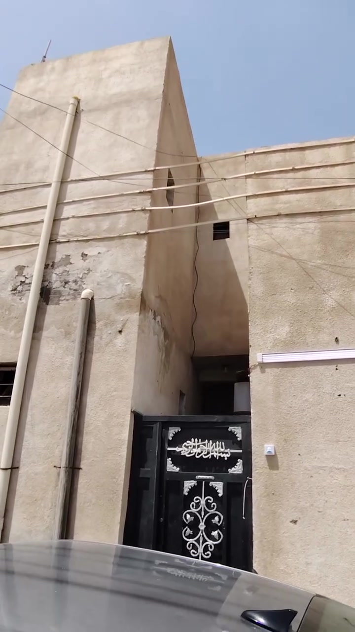 .
السلاك عليكم
بيت للبيع ركن المساحه 250 متر.
طابو صرف بسمي
مكون من: شقق عدد2 بيت2 محل 2
مأجرات كلهن ب 1500 مليون ونص شهراً
الموقع تجاري
المكان ناصريه مركز قرب كراج بغداد الموحد
الرقم للشراي ***********
