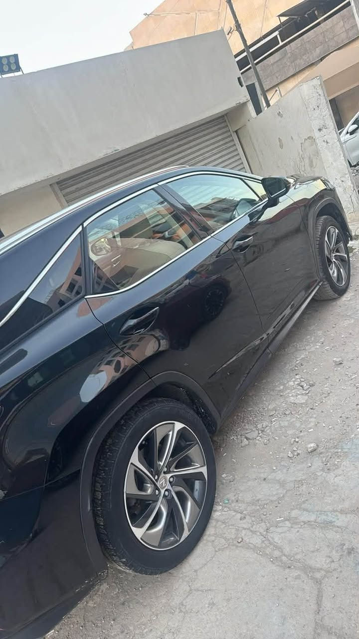للبيع لكزز موديل 2018 ماشيه 65 باسمي سياره حلوه بيها بعض نقوصات بسيطه كشن مشكوك جكات مال صندوك  
رقم بغداد 
سونر وياها بالصور 
السعر 216 بيها مجال للشرايه 
مكانها بغداد حي الجامعة
***********
