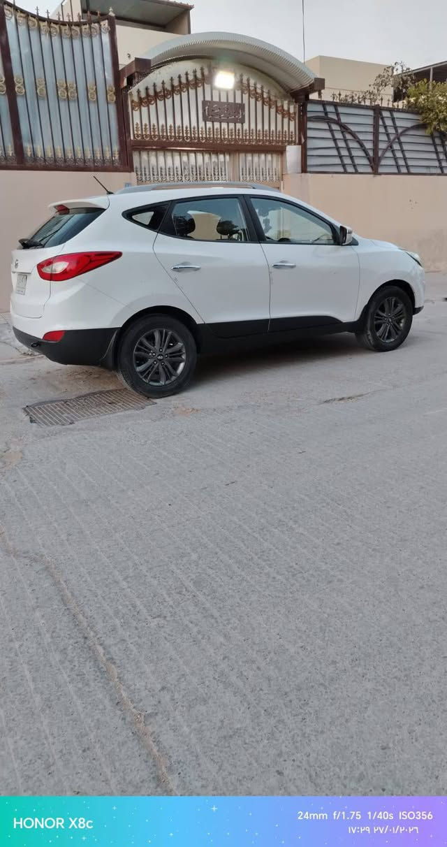 السلام عليكم سياره توكسان رقم نجف سنويه ما ساقطه موديل 16 ومكانها نجف وبيه باب فقط مبدل صوب العبري وراى السائق بلادي مال تفصيخ وبيها باردات بسيطه والسعر 155 وبيها مجال ومكانها نجف ***********
