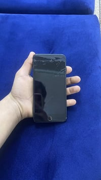 ايفون 8 بلس • ذاكرة ١٢٨ • بطارية ٧٦