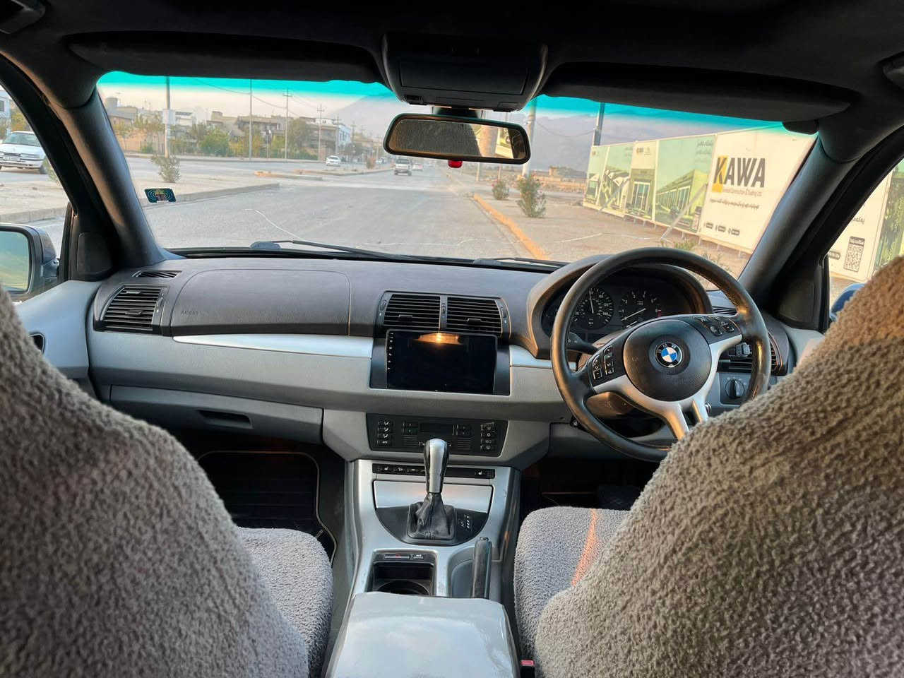 BMW X5 
2002 
4\4
دەبڵ ئەکس
تەبرید ساردو گەرم 
بێ بۆیاخ بۆیاخ لەماع
4 تایەی تازەو نوێی لەسەرە
کامل بنی توند و تۆڵە 
گێڕ ئۆتۆ ماتیک و عادی 5 گێڕە
گێڕو مەکینەو ئەکسل و دەبڵ ئەکسل بەشەرت
گۆڕینەوەش دەکەم لەسەر دڵ گرتن 
*********** رانية, السليمانية
