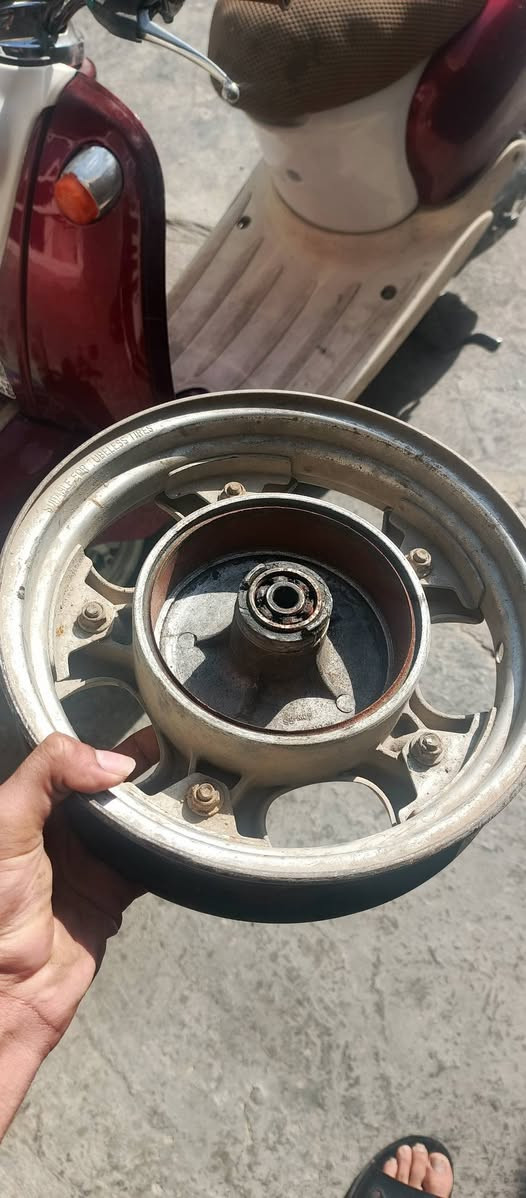 سلام عليكم 
موجود ويل دراجه فراشه امامي مال تفصيخ نضيف حيل 
وستان تعليك هم فراشه بدون لحيم ولا شي 
سعر الويل 10
سعر الاستاند 15
مكان بغداد مدينة الصدر الاستفسار ***********
