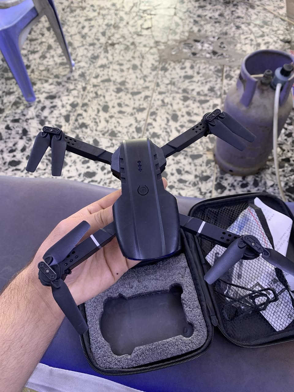 سلام عليم عدي طياره درون كلشي مابيه بس باتري هابط ابيعه او مرواس بسياره حترافيه***********
