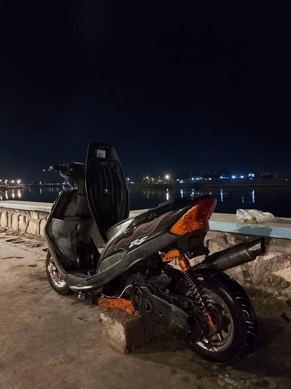 سلام عليكم
شباب دراجه ماكس عدله اربع ولفات بوشه 64 الدراجه ملغومه تزويد الدراجه طياره مخصص سباقات 
راديتر اصلي 
صالنصه عدله 
ويل اصلي الخلفي مختلف تاير عريض
صدر قزم 
شيال طويل 
دبل رياضي اصلي 
فج اصلي 
كلجات رياضي اصلي 

بك لايت اربع ولفات 
وبعد بيه غراض 
سعرهه 2500 يعني مليونين ونص لموشراي اطلع كبل احسن ما تتفشل الاستفسار خاص 
او اتصل ***********
مكاني المسيب
