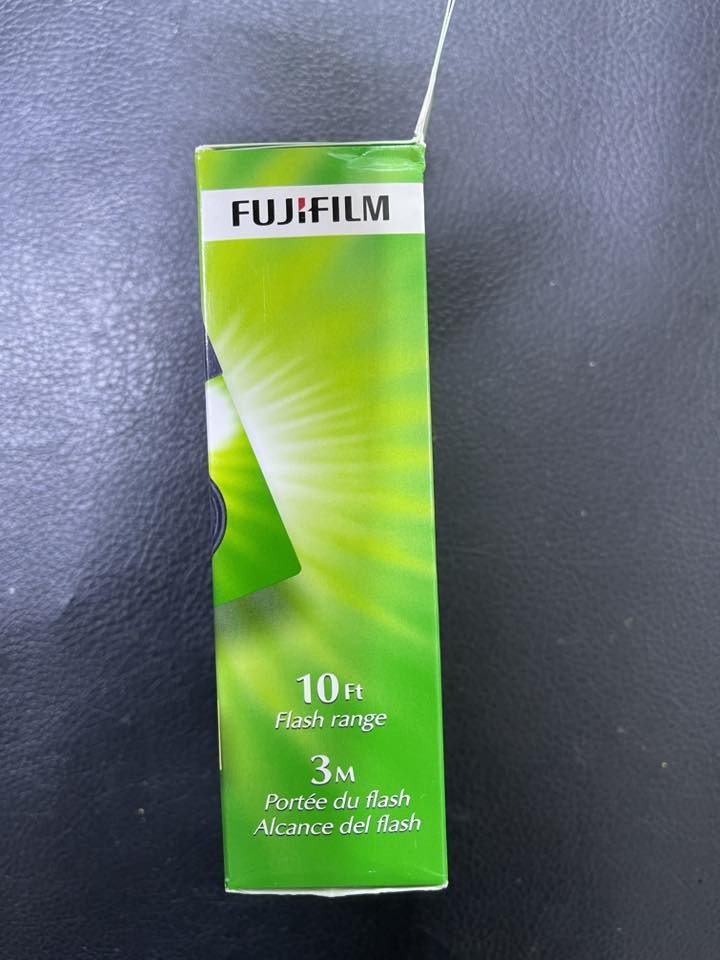 ‼️‼️العدد(8 ابيع شلع مابيع مفرد ) خلي سعرك وبلعافيه
ا المنتج عبارة عن كاميرا Fujifilm QuickSnap Flash 400 للاستخدام مرة واحدة، وإليكم أبرز مميزاتها: 
نوع الفيلم: محملة مسبقًا بفيلم Fujifilm ISO 400، مما يضمن صورًا حادة وذات ألوان زاهية.
الفلاش: تحتوي على فلاش مدمج بمدى يصل إلى 10 أقدام (حوالي 3 أمتار) لإضاءة الصور في ظروف الإضاءة المختلفة.
الاستخدام: مصممة للاستخدام لمرة واحدة وتتميز بسهولة التصوير في الأماكن المغلقة والمفتوحة.
السعة: توفر الكاميرا عادةً 27 لقطة
🛑🛑يوجد توصيل كافه محافظات العراق🚚🚚🚚


**إذا كنت صاحب هذا الإعلان وتريد حذفه لأي سبب، رجاءا أرسل رسالة إلى الدعم الفني**