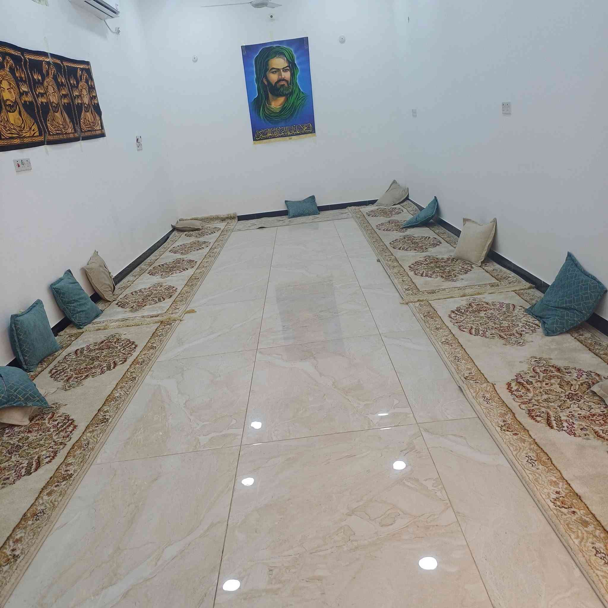 السلام عليكم
بيت للبيع طابو اسهم على الشارع العاع 

شارع السفينه قرب جامعة جعفر الصادق 

مساحة البناء ١٨٠

الساحه الكدامه ١٤٥ 

تصلح محلات مكان تجاري 

للاستفسار ***********
