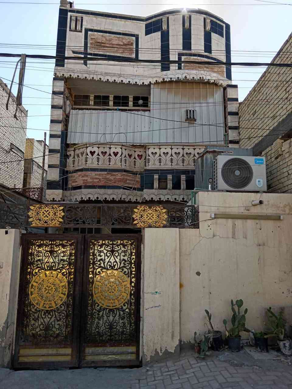 اسلام عليكم
🟠 بيت 100 متر طابقين،
🟠 موقع البيت شارع الصورة الاستدارة الاوله الجهة اليسرى،
🟠 السعر 120 وبيه مجال،
🟠 للاستفسار ***********
