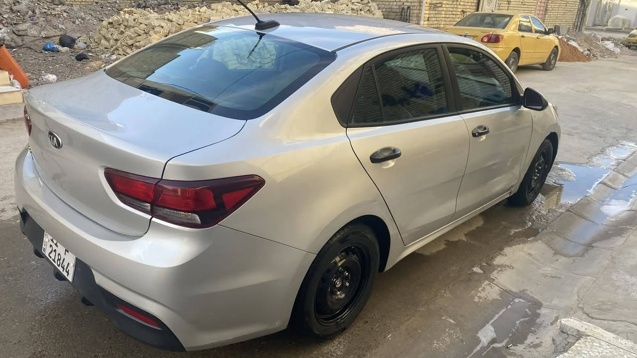 سلام عليكم كيا ريو للبيع ماشيه 65 موديل 2018 والسونار موجود داخل الصور مكينه گير تبريد خير من الله حداديه تخم تأير السعر 89 وبيها مجال قليل مكاني الشعله ***********
