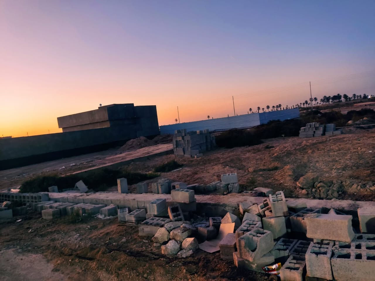 قطعة ارض للبيع المساحة 150 مدفونه وكاملة زراعي طابو 25 بأسم عراقي العنوان باب الهوى نزلة السادة   السعر 20 مليون وبيها مجال قليل 
للاستفسار ***********
