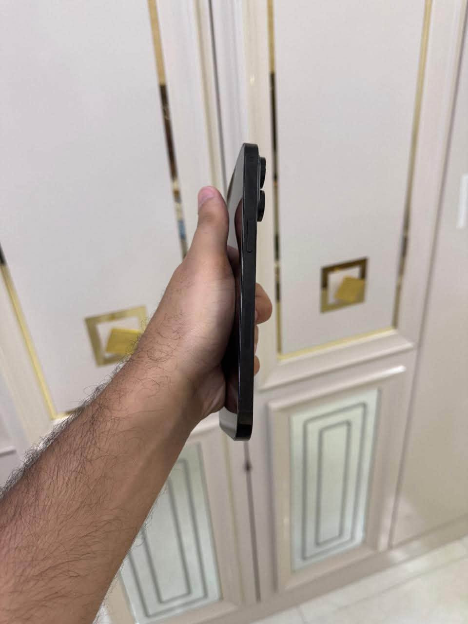 للبيع ايفون 14pro max لون لاسود جهاز نضافه فول ذاكرته512 بطاريته 87 جهاز  eSIM شرق اوسط نموذجM فقط مبدل شاشه هاي نقطه بي مماثره نهائيا ع لمس مستعجل ع بيعته ليلحك بلعافيه ب 600الف قفل مكاني بغداد جديده ***********
