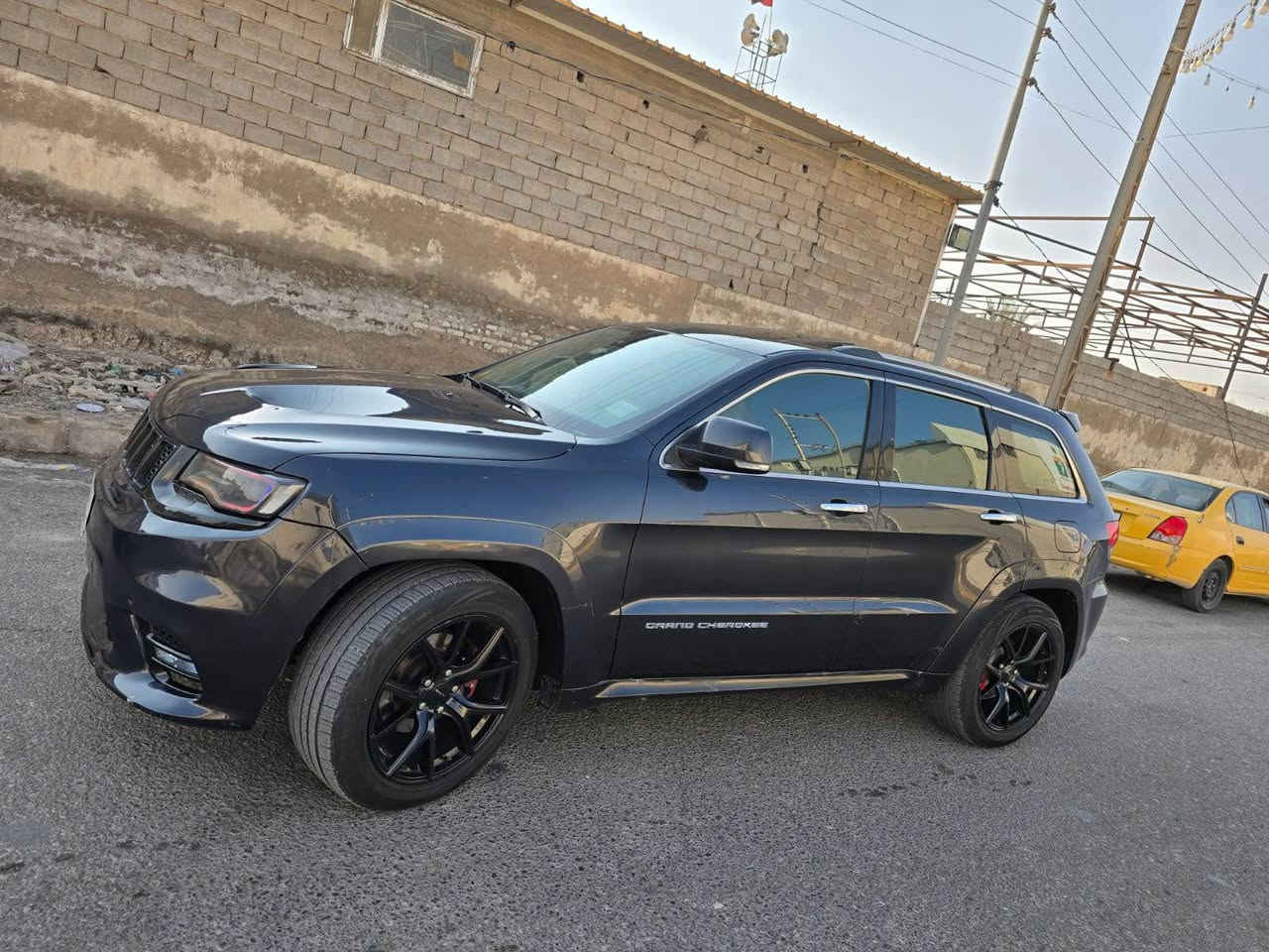 سلام عليكم جيب ١٦ خليجي فول مواصفات السونار بل منشور 
بنراما
صندوك كهرباء
مري شفط اشاير بل مري
كير طيار 
كشنات جلد كشن كهرباء 
محرك ٥٧٠٠ 
هيمي
السياره فول الفول 
محرك كير تبريد صدر كله كفاله 
بيع او مراوس ب جارجر 
السعر ١٩٧ بي مجال حك الجيه 
العنوان ديالى بلدروز 
*********** بعقوبة, ديالى
