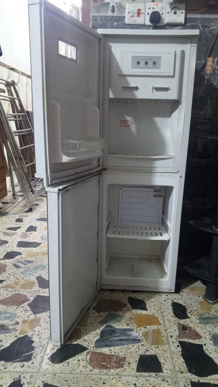 السلام عليكم 
التخم 7 مقاعد نضيف ومابي ضرر سعره 250
البراد شغال ونضيف سعره 100
المكان الشرطه الخامسه


**إذا كنت صاحب هذا الإعلان وتريد حذفه لأي سبب، رجاءا أرسل رسالة إلى الدعم الفني**