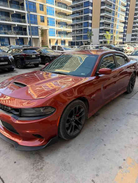 (( من انضف الجارجرات با عراق ))
جارجر SRT Scat Pack 2020 أمريكي 
مكينه 6400 8 سلندر بدون اي تعديل نهائي على وضع الشركه ماشيه 60 الف 
السياره حادثها كلش بسيط ربع من بنيد وجاملغ شويه فقط باقي السياره كفاله 
السياره كلمه اخت الزيرو قليله عليها وتخم تاير جديد مكاني با منصور رقمها بغداد وباسمي مباشرتاً لونها مميز مشمشي  
كير ومكينه مكفول بدون برغي فتح
*********** 
سعرها 210 قفل وماكو سكات باك جديده بهاذا السعر بغداد
