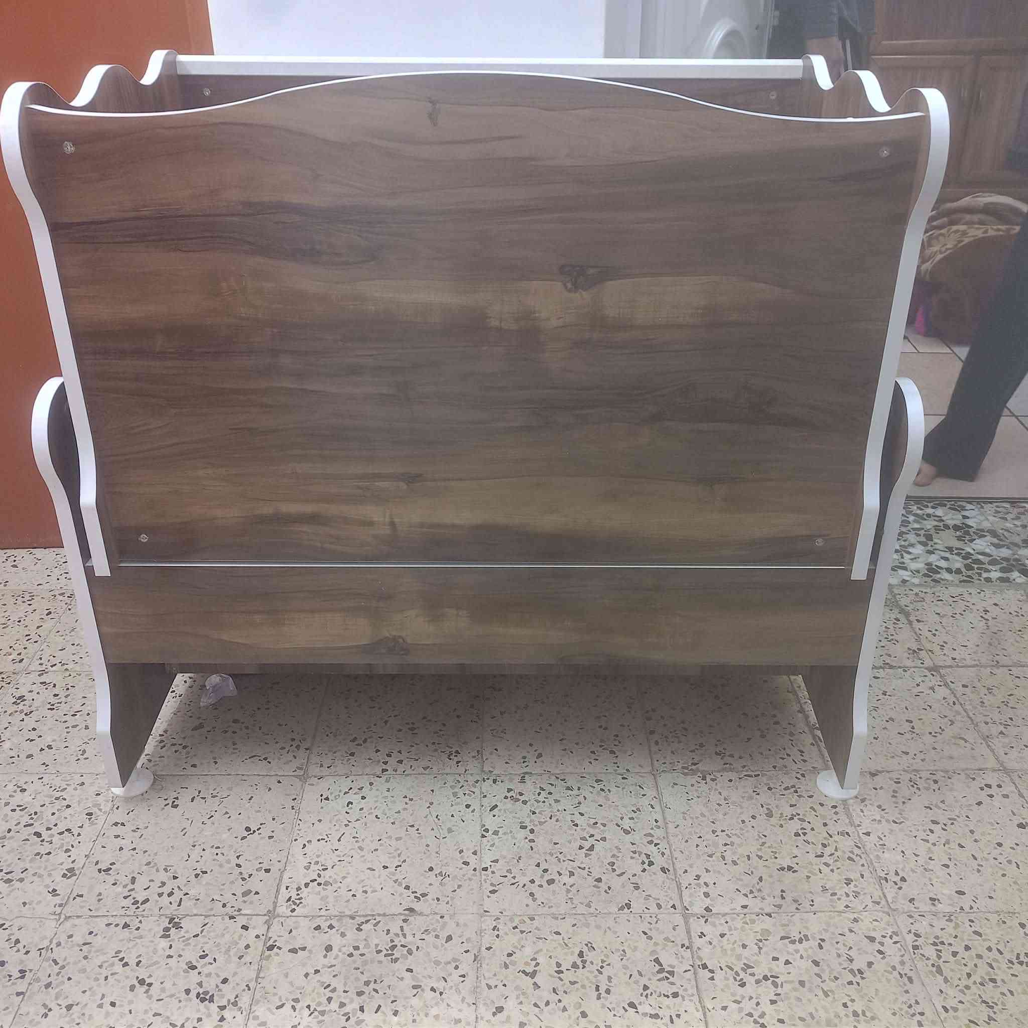 عندي كاروك تركي شبه جديد (استخدام أسبوعين بس) ونظيف كلش، السعر 50 ألف قفل ومن الأخير.
مكاني بالشعب - حي الجزائر قرب صيدلية الفيحاء، وللاستفسار هذا رقمي: ***********.
