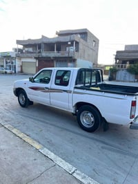 نیسان پیکئاپ 2011  یابانی سویچ کۆنترۆڵ   بستێک بۆیاخی هەیە   گێڕ و مەک...