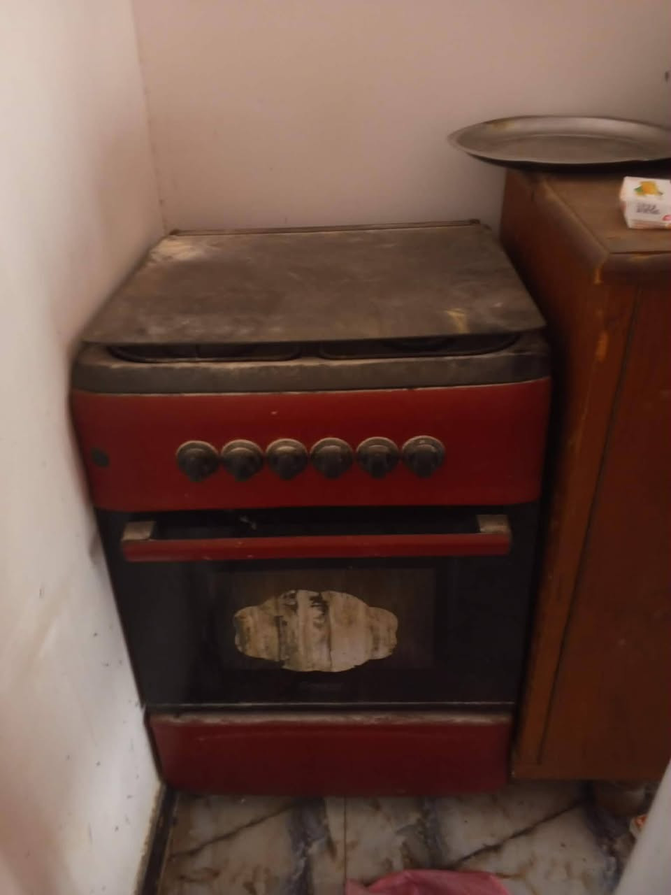 طباخ نضيف وشغال سعره 75
وبوفيه نضيفه سعرهه 75 
اتصال او مراسله ***********
