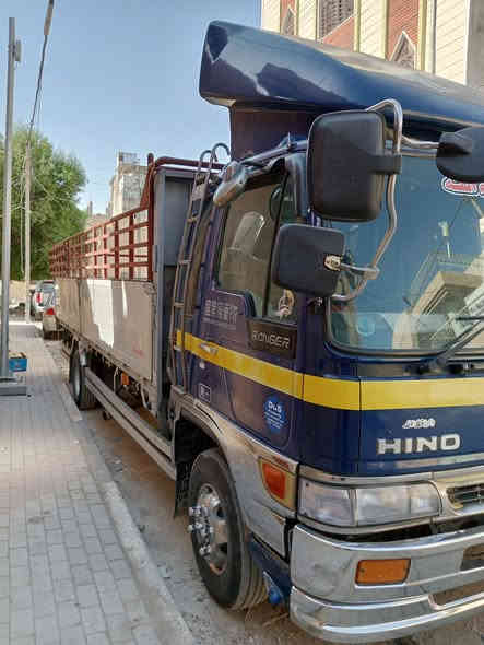 سلام عليكم هينو انكر للبيع موديل 98 مكفول كفاله عامه مكينة حاويه 80عادي ما مفتوحه لا  صرف لا بخار سته أو ربع بلادي تخم تاير 17او نص بدي 70 أربع قطع ينفتحن رقم بغداد نكليزي مكاني كربلاء غير متواجد عله الفيس ***********اثير***********
