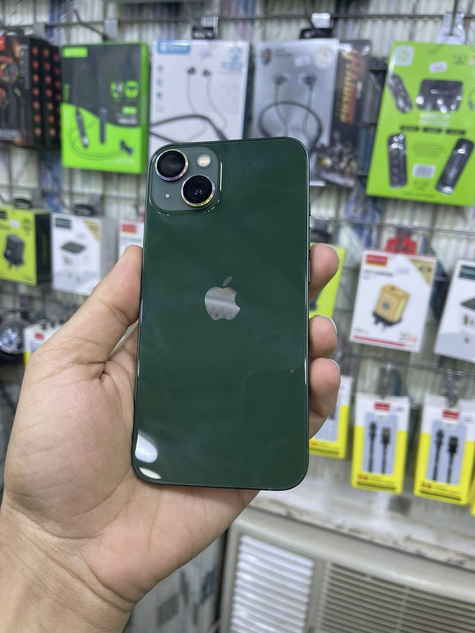 السلام عليكم 13 عادي  زيتوني
ذاكره     256 📲

بطاريه       92 🔋

نضافة الجهاز  100‎%‎🔥

وتر بروف ( ضد الماء )✅

العنوان بغداد سبع البور شارع السوداني 

هديه مع الجهاز شاحنه + حافضه + لزكه + سماعات + ايربود 

هاتف : ***********
