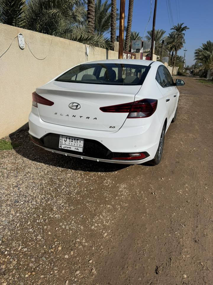 السلام عليكم النترا  ٢٠٢٠خليجي  فول معروفه مواصفات الخليجي السياره جديده على وضع الشركه استخدام شخصي بيه بارد أربع اصابع فوك المازده بدون صبغ بدون فتح الباقي مكفوله مكان السياره ديالى الخالص السعر ١٦٥$ وبيه مجال 
رقم الهاتف ***********
