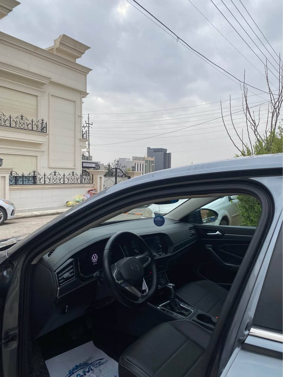 Volkswagen jitta 2023 se+                    بوفروشتن مةكينة ١٥ توربو فوول مواسةفاتة پانوراماية بةسمةية شةغالة گيچ ئةليكتروني گيچ ٧ رةنگ گوشين جلد و كارةباي هيتةر بريك  بةسمة رادار زور مواسةفاتي تر سةيارة  ٢ پارچةي بوياغة چاملغ و بونيت ارباگ بةس شاني تةقية راديتة بيلادي بةشةرت گير و مةچينةو تةقةو رةقةو بةناوكردن غةرامة هةموو شتي بةشةرت شوين هةولير*********** أربيل, العراق
