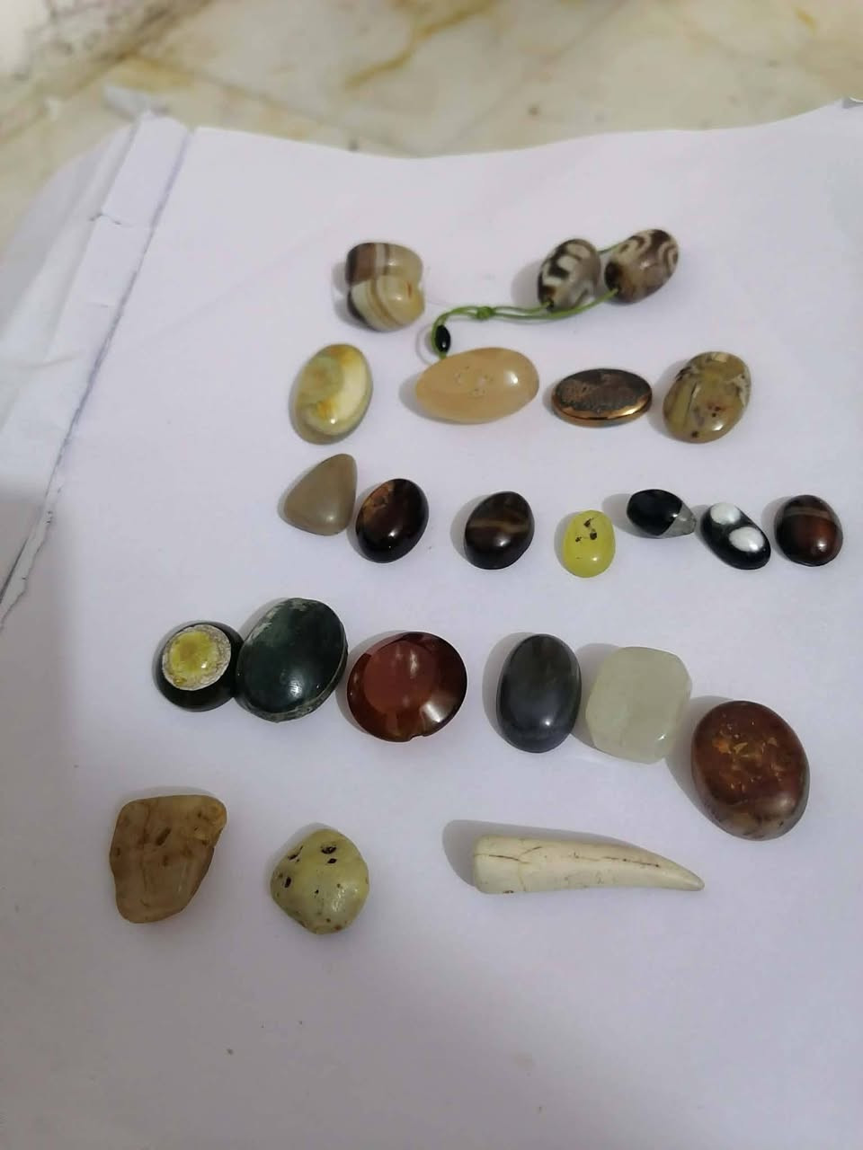 السلام عليكم اخوان
احوان عندي هذني الاحجار اغلبهن ملاكط الي يريدهن يتفضل خاص ياخذهن شلع 
***********
