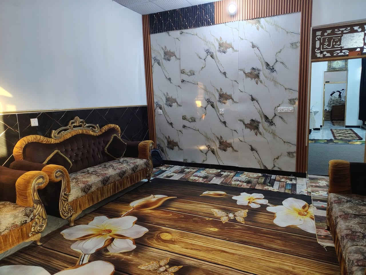 يالله سلام عليكم دار للبيع بغداد المدائن منطقه بانوراما قرب المدارس مساحه ٢٠٠ متر بناء حديث يتكون الدار من غرفتين نوم وصاله واستقبال ومطبخ وكراج سيارة صحيات داخلية زراعي خدمات كامله السعر ٩٠ وبي مجال للاستفسار الاتصال على الارقام *********** أو *********** وات ساب
