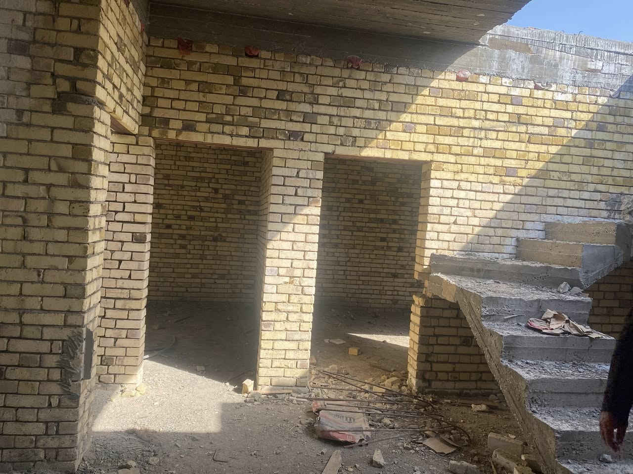 وحده سكنيه في مجمع القلب  السكني طابق واحد  مقابيل المدينه الطبيه
مساحة الوحده 200م  

السعر الكلي 94

مساحة البناء 165

واصل للشركه 27.5 

بيه مبادره. خاص. واصل منه 3 دفعات  

مرحلة البناء. واصل  الى الباخ  

🌴🌴🌴🌴

سعر مع دفعات واصلات والاخلا.  50 مليون بيه مجال  التواصل 

***********.  واتساب فقط
