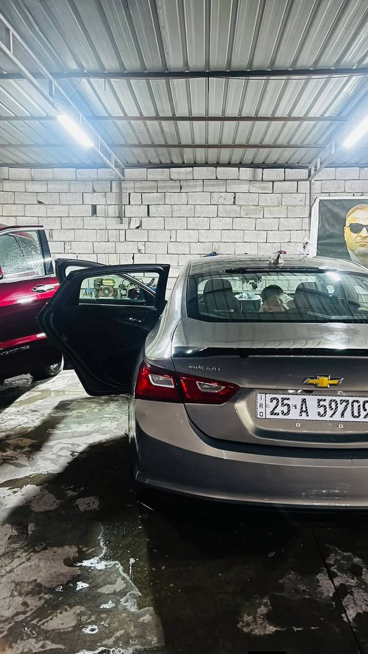 السلام عليكم 
للبيع و ترهم  مراوس بسنتافي موديل 11او , 12 

                                  Chevrolet MALIBU

محرك 1500تيربو 

_اشاير بالمري 

دفع أمامي (FWD).اقتصاد الوقود: ممتاز جداً، تقطع حوالي 14.3 كم/لتر (أو ما يعادل 30 ميلاً للجالون كاستهلاك مختلط).

(ويل كب) مقاس 17

الإضاءة: مصابيح أمامية  التشغيل، مع إضاءة نهارية LED سفلية ومصابيح خلفية LED.

فتح الأبواب بدون مفتاح (بصمة أبواب) على المقابض الخارجية. يعني أربع بصمات على الأبواب 

المقاعد: قماش فاخر مقعد السائق بتحكم كهربائي بـ 8 اتجاهات مع دعامة ظهر قطنية. 

النظام الصوتي: مكون من 6 مكبرات صوت نقية مع راديو AM/FM، بلوتوث، ومنافذ USB 

كاميرا رؤية خلفية عالية الدقة تعرض على الشاشة عند الرجوع للخلف.

نظام التحكم الإلكتروني بالثبات (StabiliTrak)، ونظام منع الانزلاق (Traction Control).

مراقبة الإطارات: نظام قياس ومراقبة ضغط الهواء في الإطارات الأربعة (TPMS).

تبريد ثلج ❄ تدفئة نار 

رقمها كركوك دولي مشروع وطني

مكانها صلاح الدين قضاء العلم 

لل استفسار الاتصال على الرقم ***********

بي واتساب
