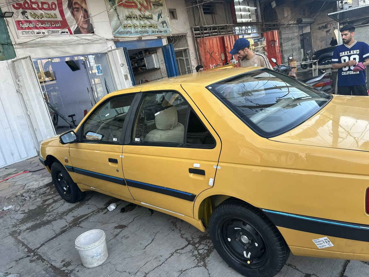 السلام عليكم
للبيع بيجو 2016دشبول عالي رقم بغداد بسمي امصفر هيئة وغرمات
مكينة كير تبريد كله مكفول أكلج جديد قبل 4ايام امبدله 
كهربائيات  كله على وضع الشركة صدر خلفي جديد عوزها صدر امامي فقط 
السيارة بيها فقط بارد بلطرف مال الجاملغ الامامي بلخشم كد اصبعين سيارة ماشية 81الف حقيقي سيارة مال بيت ممشتغله تكسي السعر 47$وبيها مجال 
ممتواجد علفيس للتواصل 
***********
مكان بغداد حي العامل
