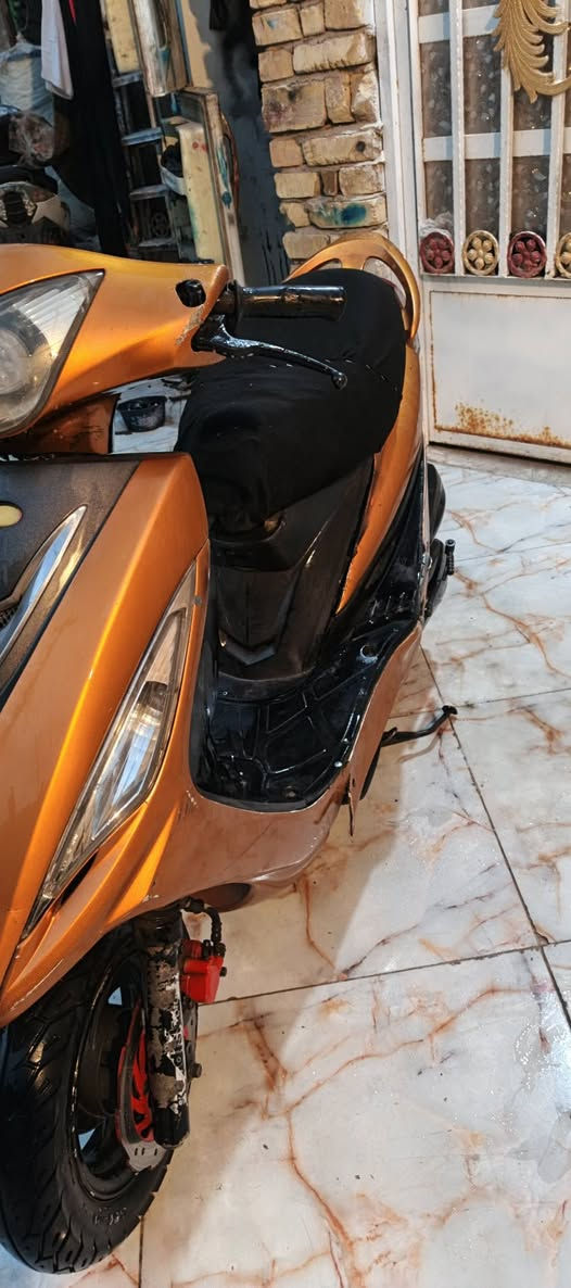 دراجه جي فايف الحديث نضيفه شغاله هندر سلف لايت عالي ناصي والوان دبل اشاره  مكينه ناعمه ماتنسمع مابيها ايي نقص الكفرات والشاصي ختم واحد والدراجه احلئ من الصور  ماناقصها شي رقمي *********** سعرها 300 وبيها مجال
