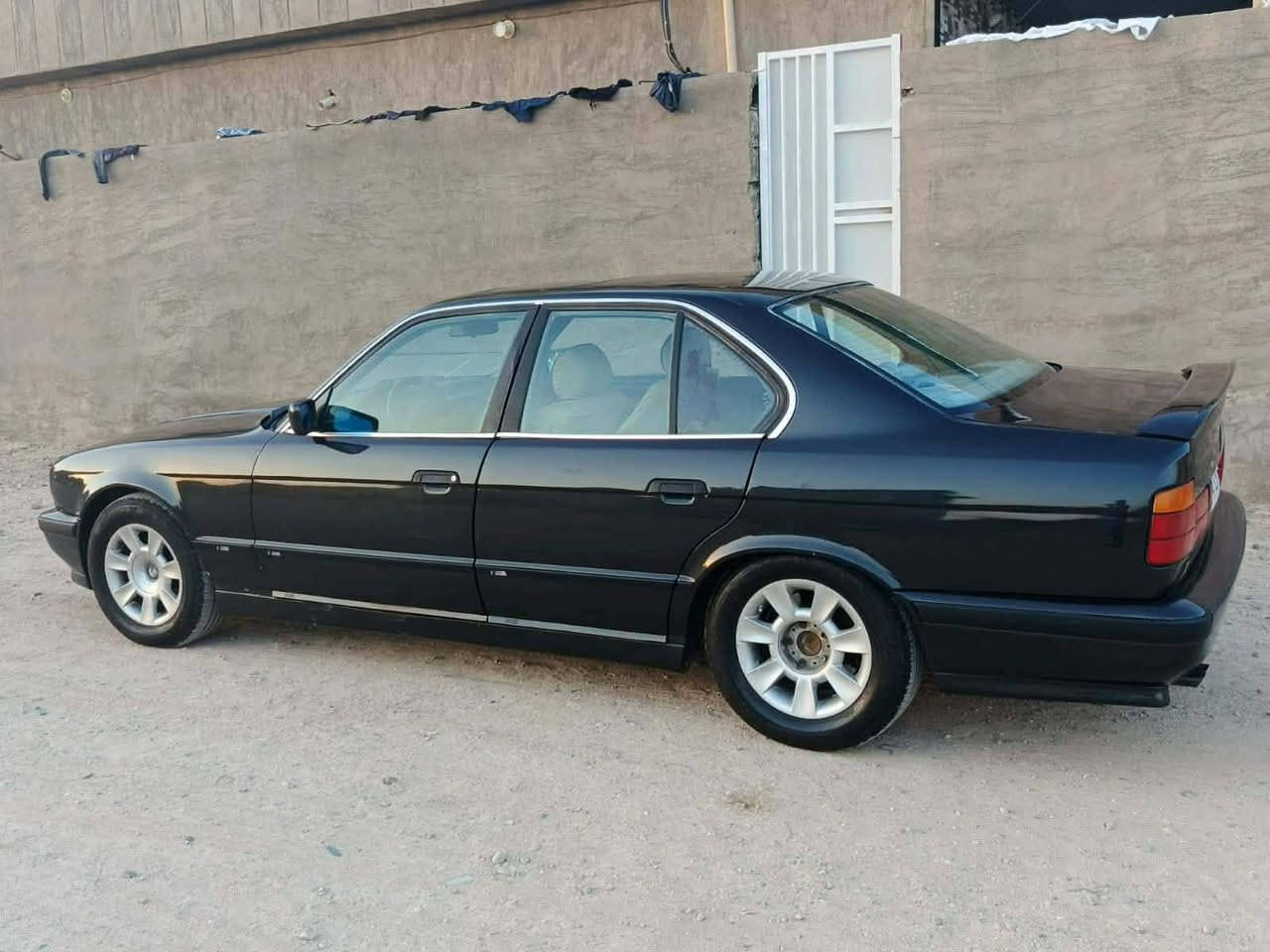 السلام عليكم
للمراوس  520 رقم انبار باسمي صبغ عام جماليه  تبريد شغال تحتاج ترتيبات.  للمراوس 

مكاني الانبار  ***********
